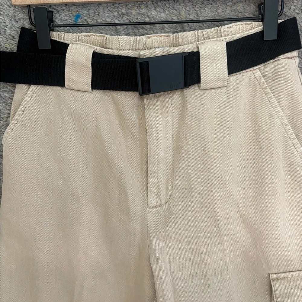 Aritzia TNA Belted Cargo Pants in Beige Khaki size Medium